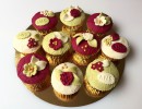 Cupcakes - Bordeaux cupcakes met roosjes Ans