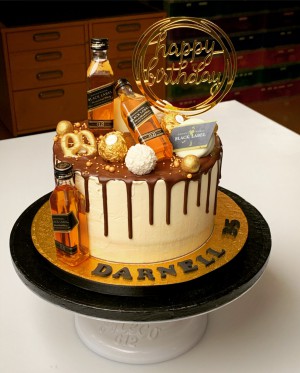 Drip Cake - Johnny Walker dripcake