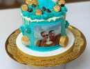 Feesttaarten - Dripcake blauw met 3D harten en foto