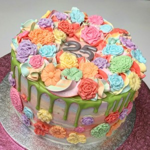 Drip Cake - Drip cake met groene drip en kleurrijke bloemetjes