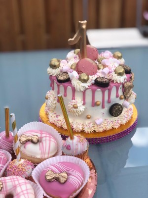 Cupcakes - Donut cakepops roze met goud