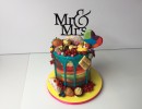 Bruidstaarten - Regenboog dripcake met fruit en snoep